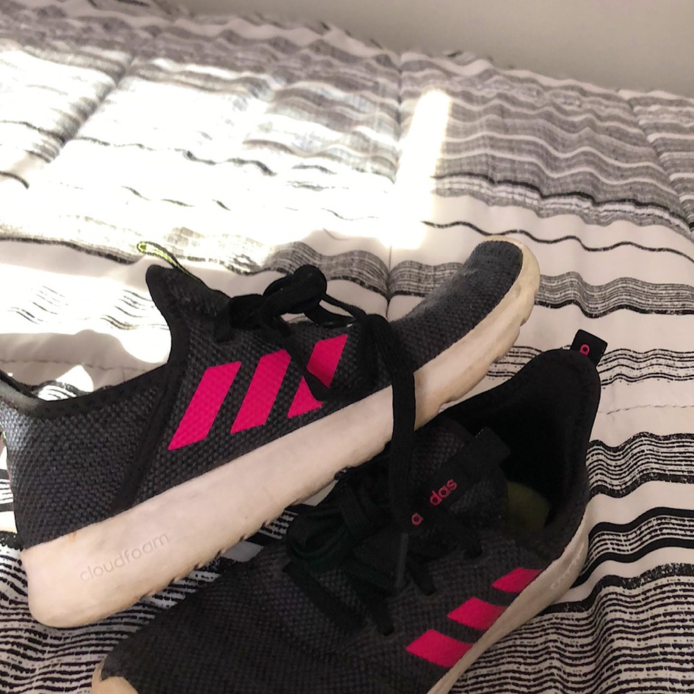 Adidas shoes only worn 2 times ever 9/10 cloudfoam